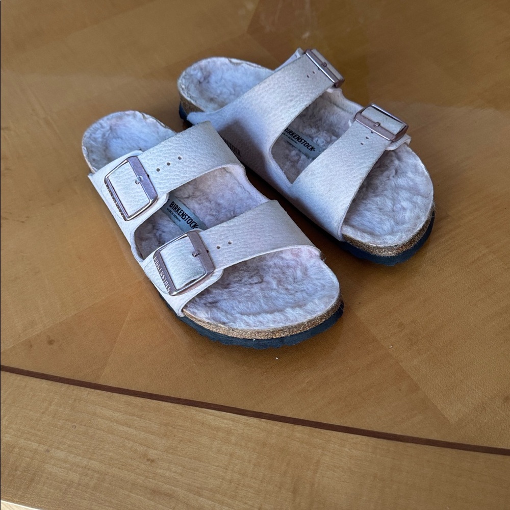 Birkenstock  womenSlippers - Light Pink Birkenstock. Size 39